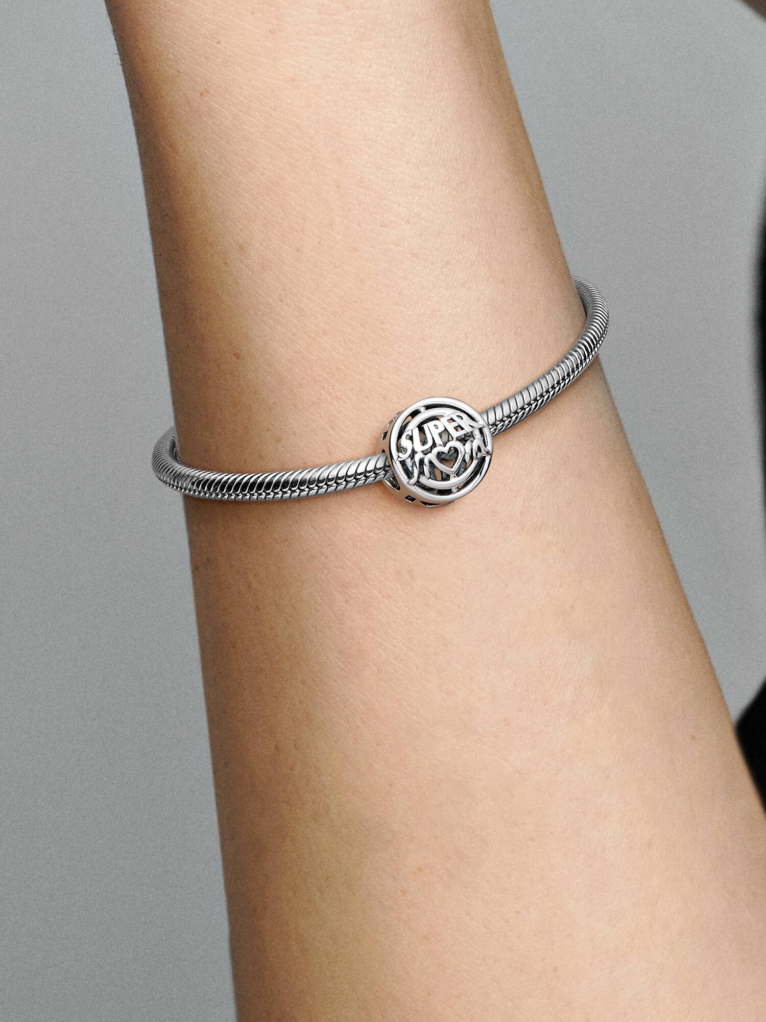 Charm Vazado Mamá Heroína