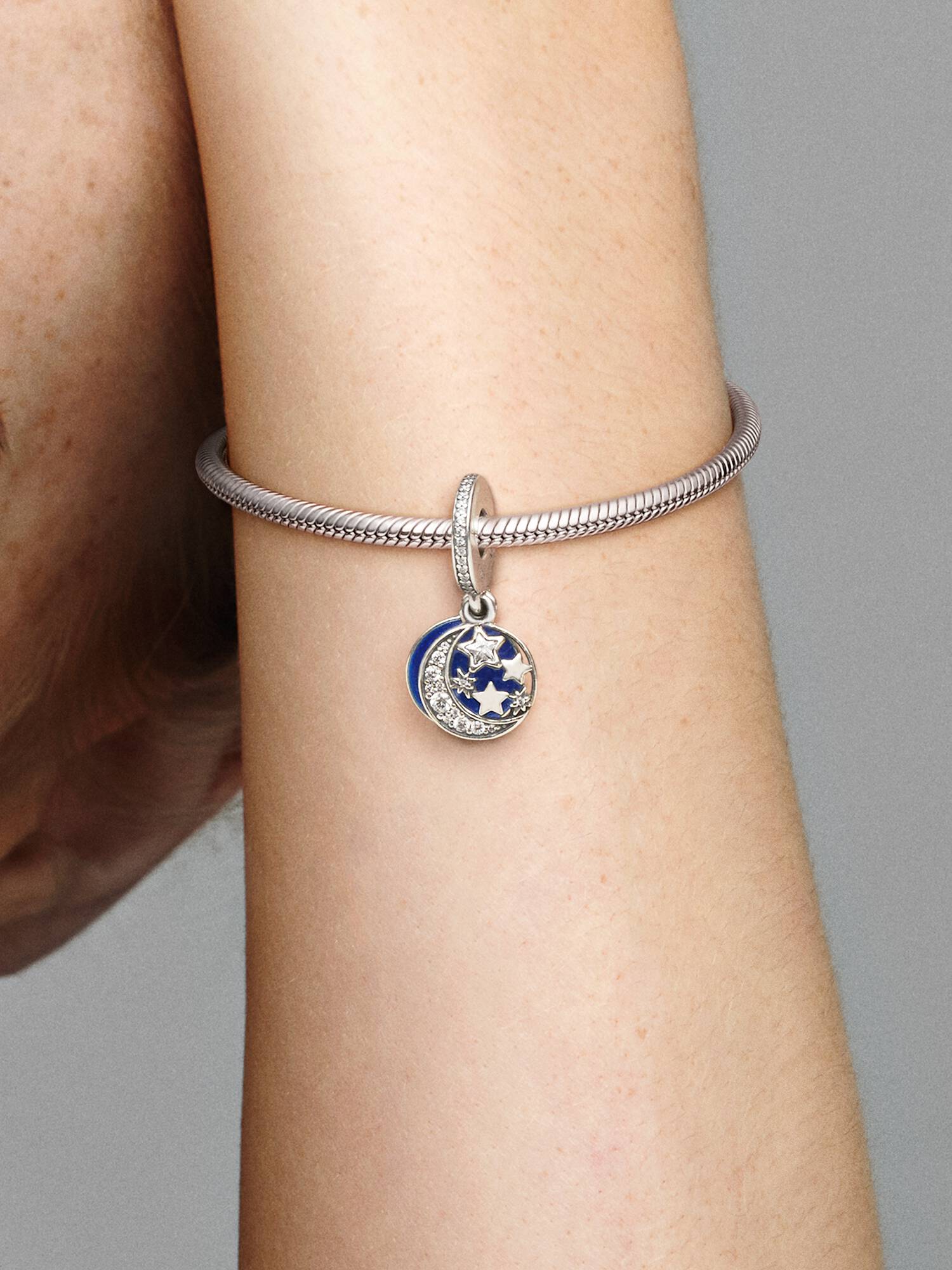 Charm Pendente da Lua e do Céu Azul