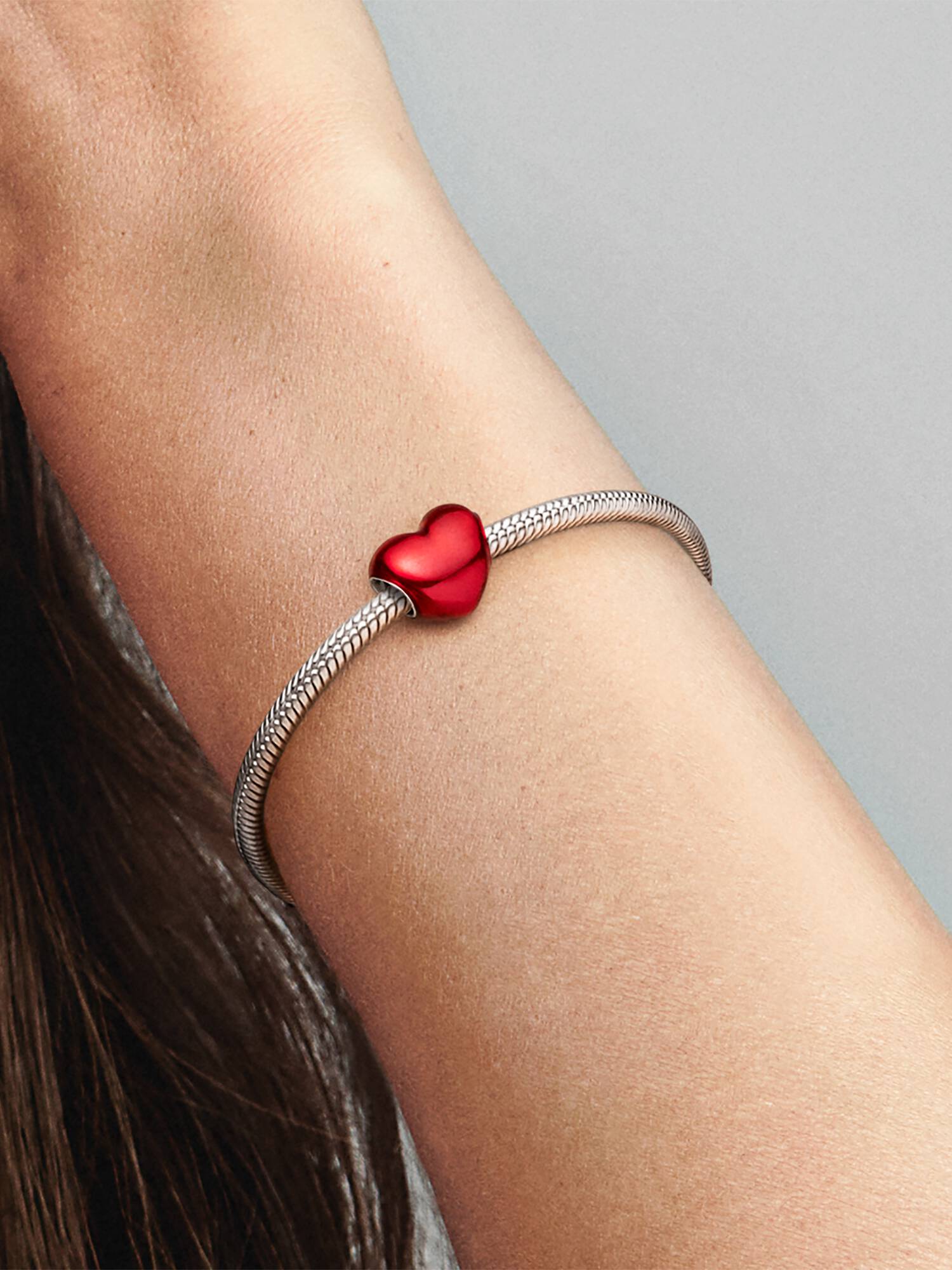 Charm de coração vermelho metalizado