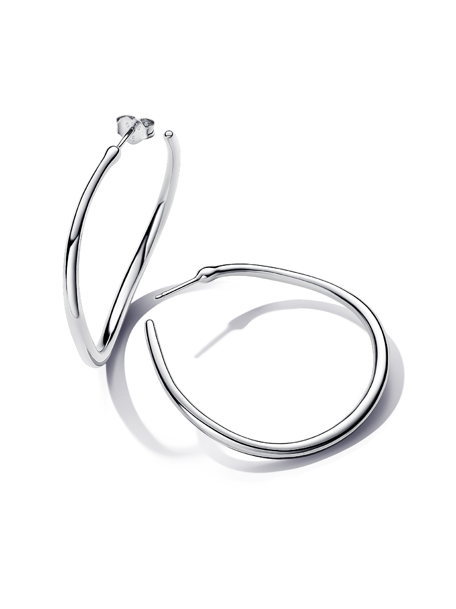 Brincos de argola abertos de 42 mm em forma orgânica