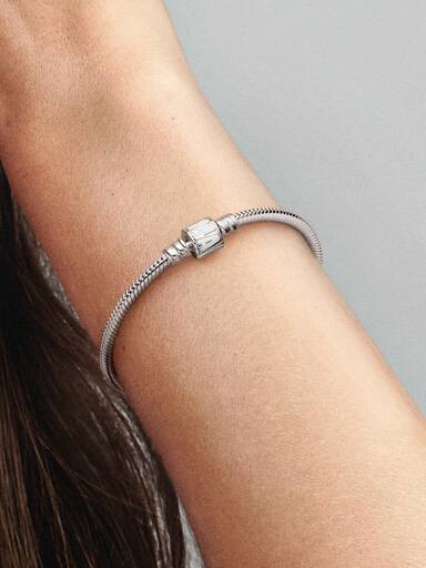 Pulseira Corrente Snake com Fecho com Logotipo de Marvel