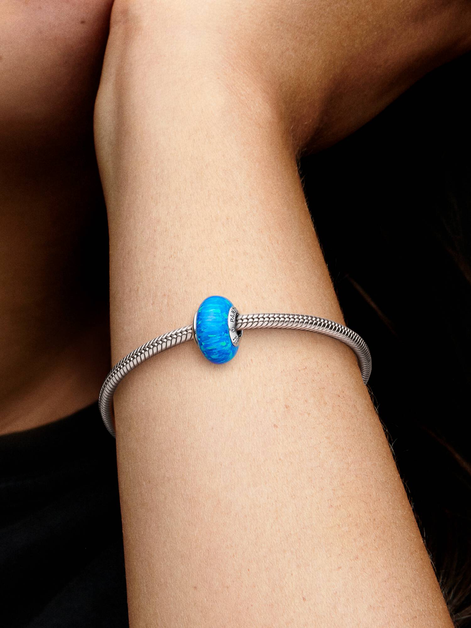 Charm Azul Oceano Profundo Opalescente