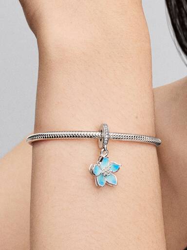 Charm Pendente Flor de Cerejeira Azul