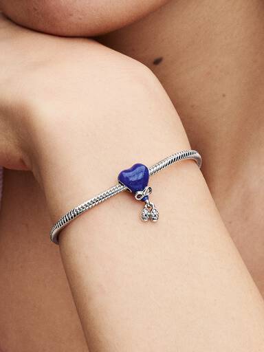 Charm que muda de cor revela o gênero menina.