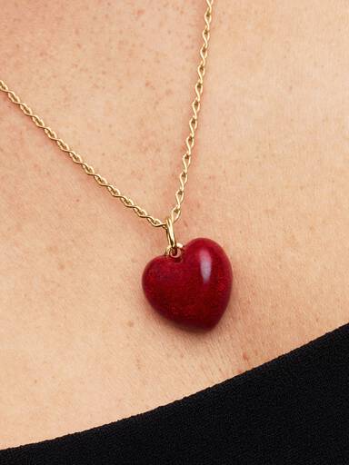 Charm Pendente de Coração Curvo Vermelho