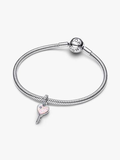 Charm pendente com chave de coração fruta-cor.