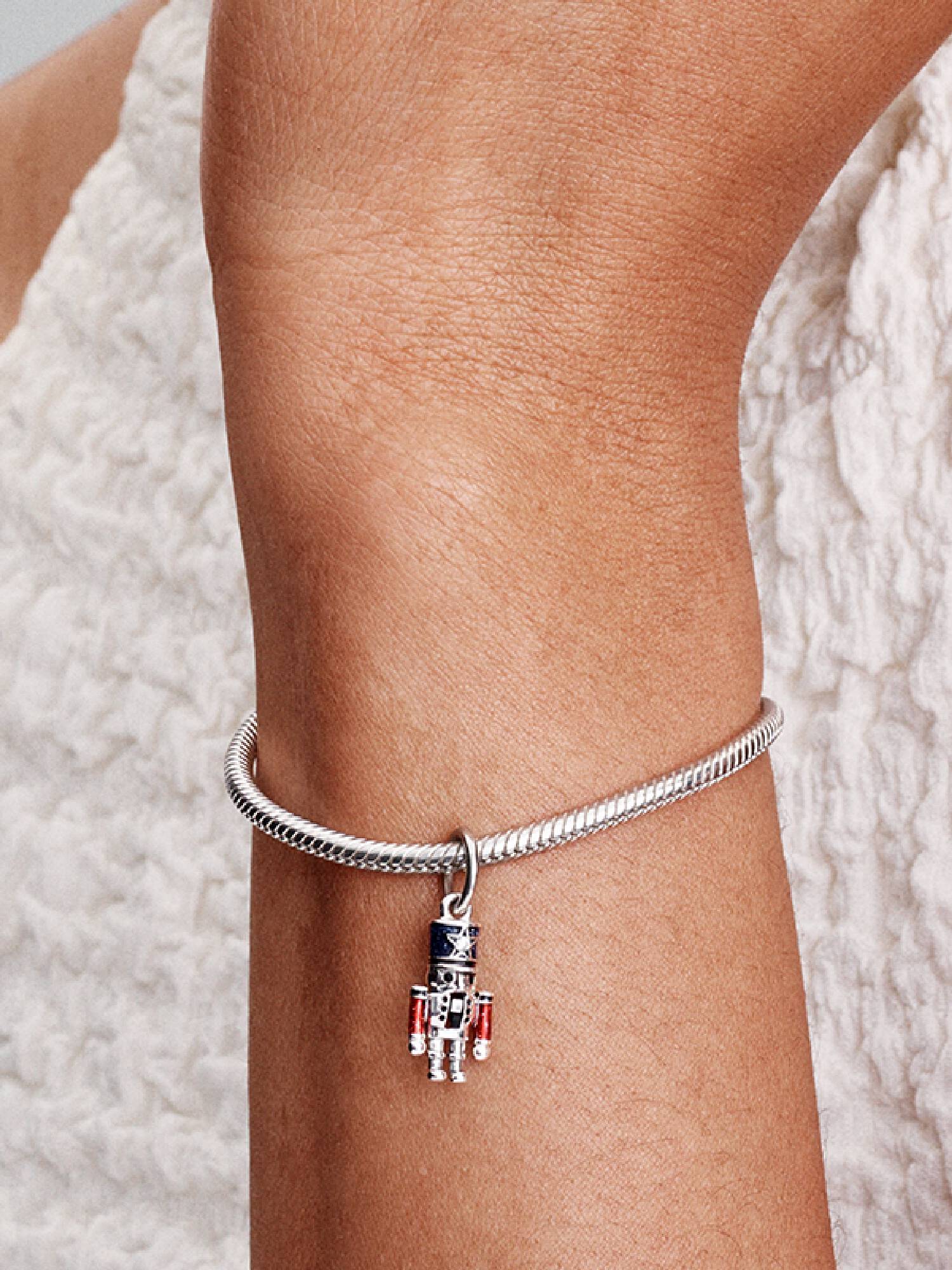 Charm pendente de quebra-nozes móvel