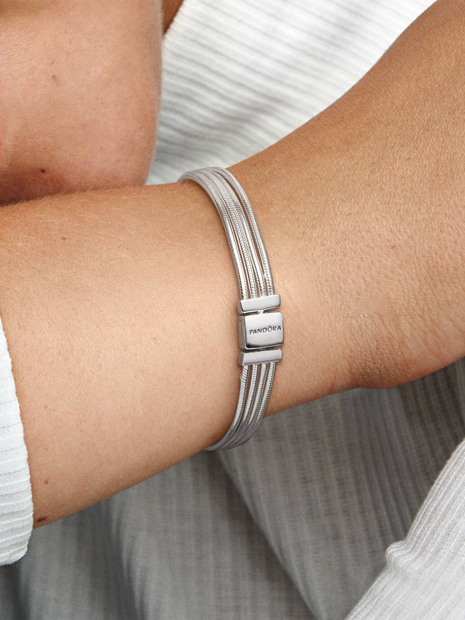 Braceletee de Múltiples Correntes de Serpiente Pandora Reflexions