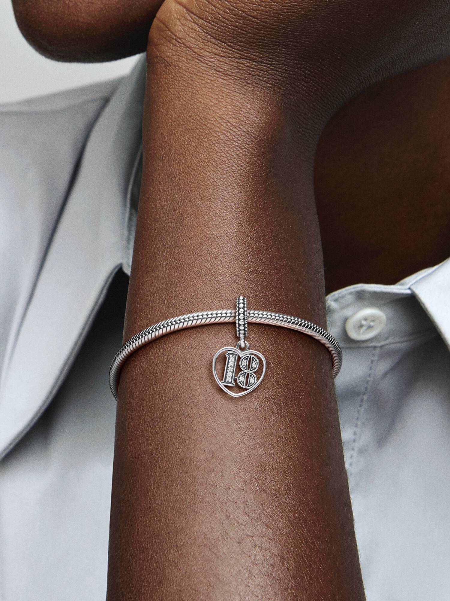 Charm Pendente Aniversário de 18 Anos