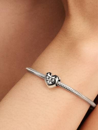 Charm de coração dos pequenos monstros da mãe