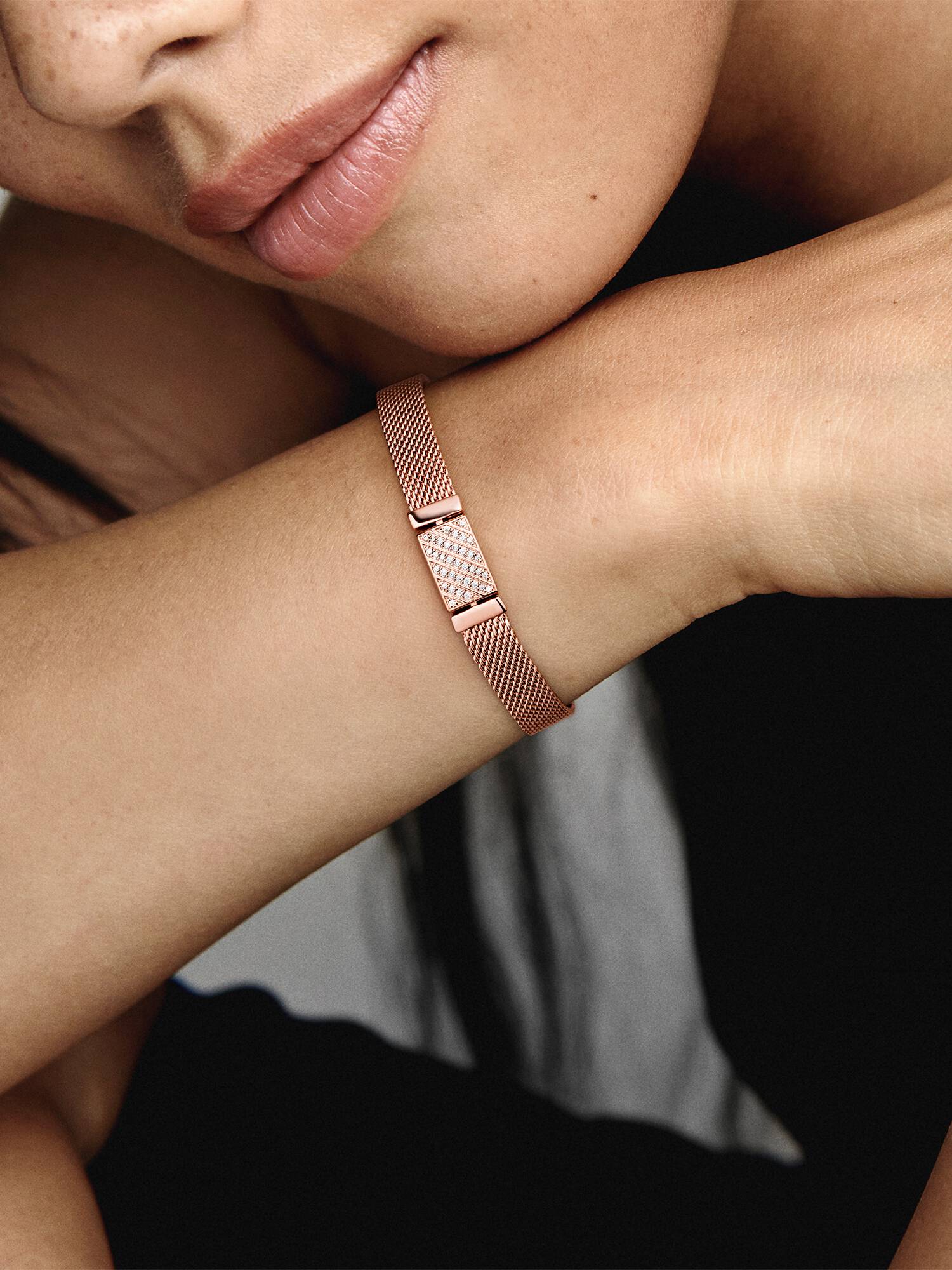 Bracelete em Malha Pandora Reflexions com Fecho em Pavé