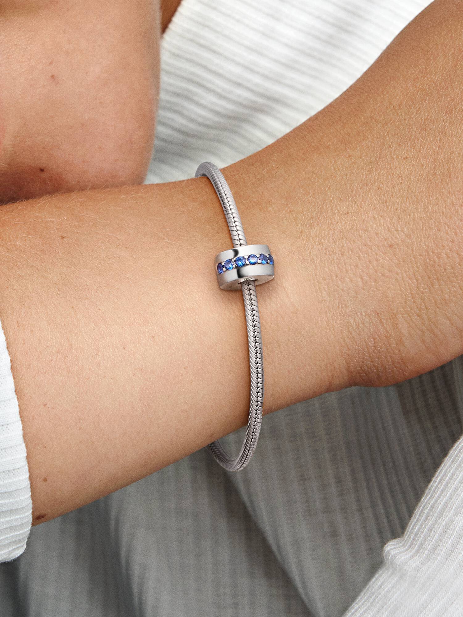 Charm Separador Fileira Azul Brilhante