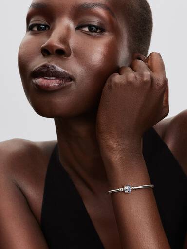 Bracelete Rígido com Fecho Cilíndrico Brilhante