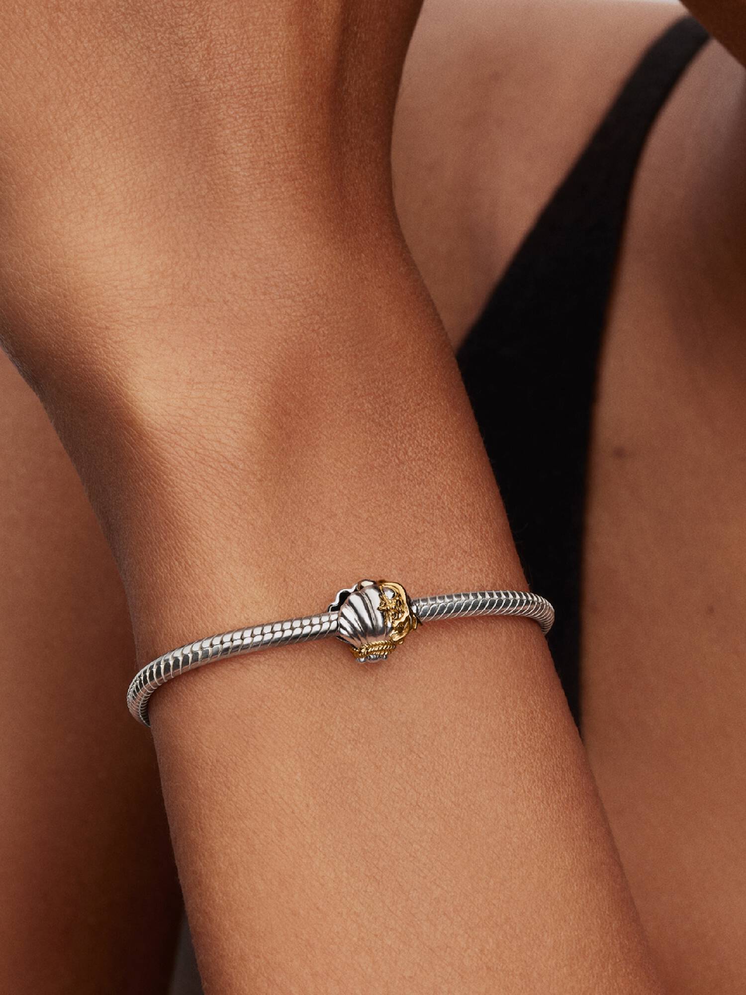 Charm Concha da Ariel Disney com Diamante Cultivado em Laboratório em Dois Tons