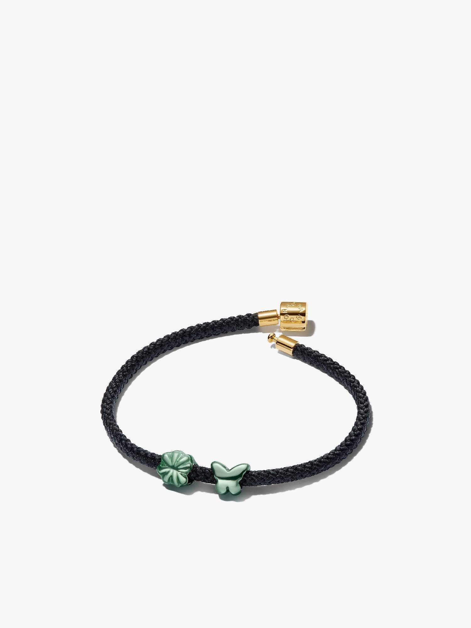 Conjunto de pulseira de cordão com mini charms de borboleta e trevo