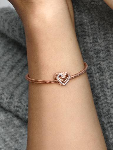 Charm Brilhante de Corações Entrelaçados