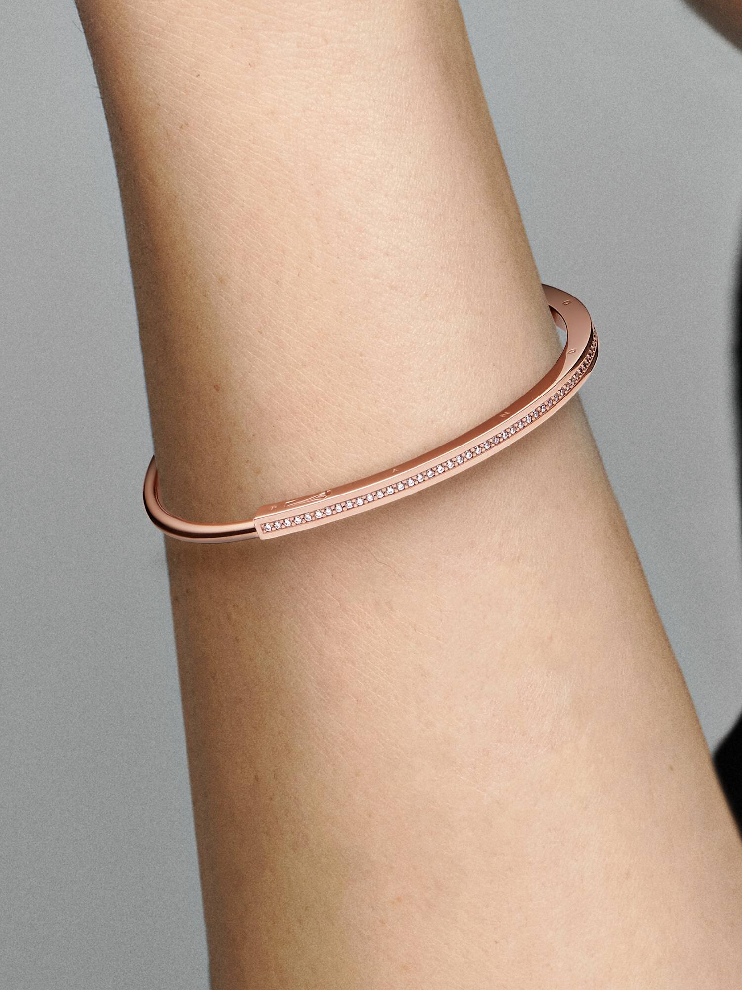 bracelete Pandora Signature I-D Pavé