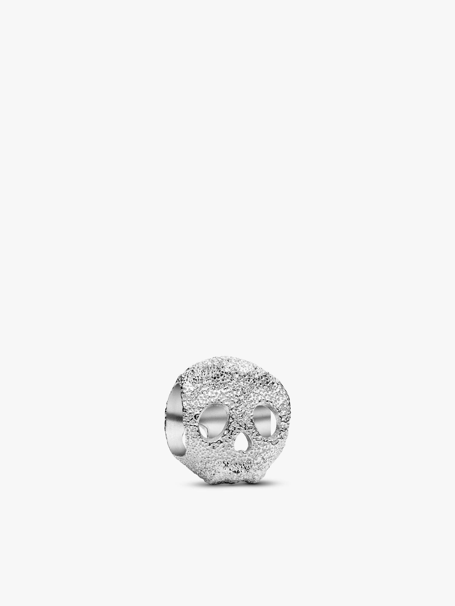 Mini charm de caveira texturizado