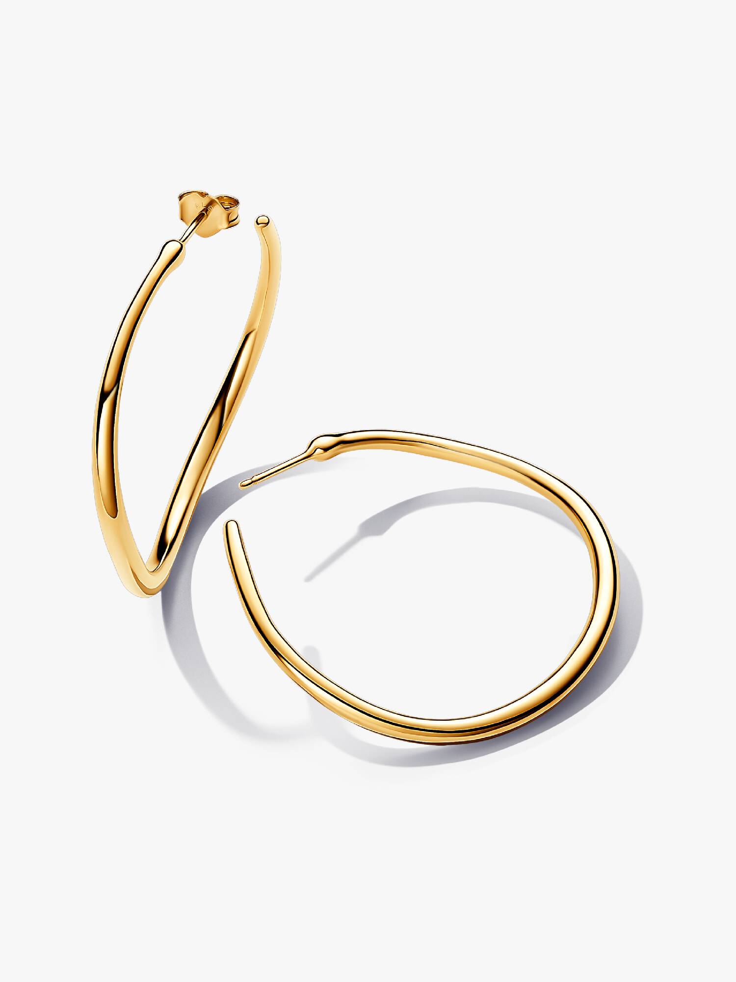 Brincos de argola abertos de 42 mm em forma orgânica