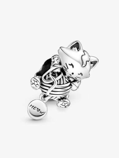 Charm de gatinho e novelo de lã