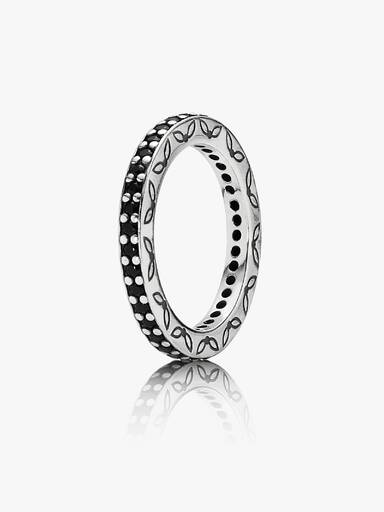 Silver ring, black crystal