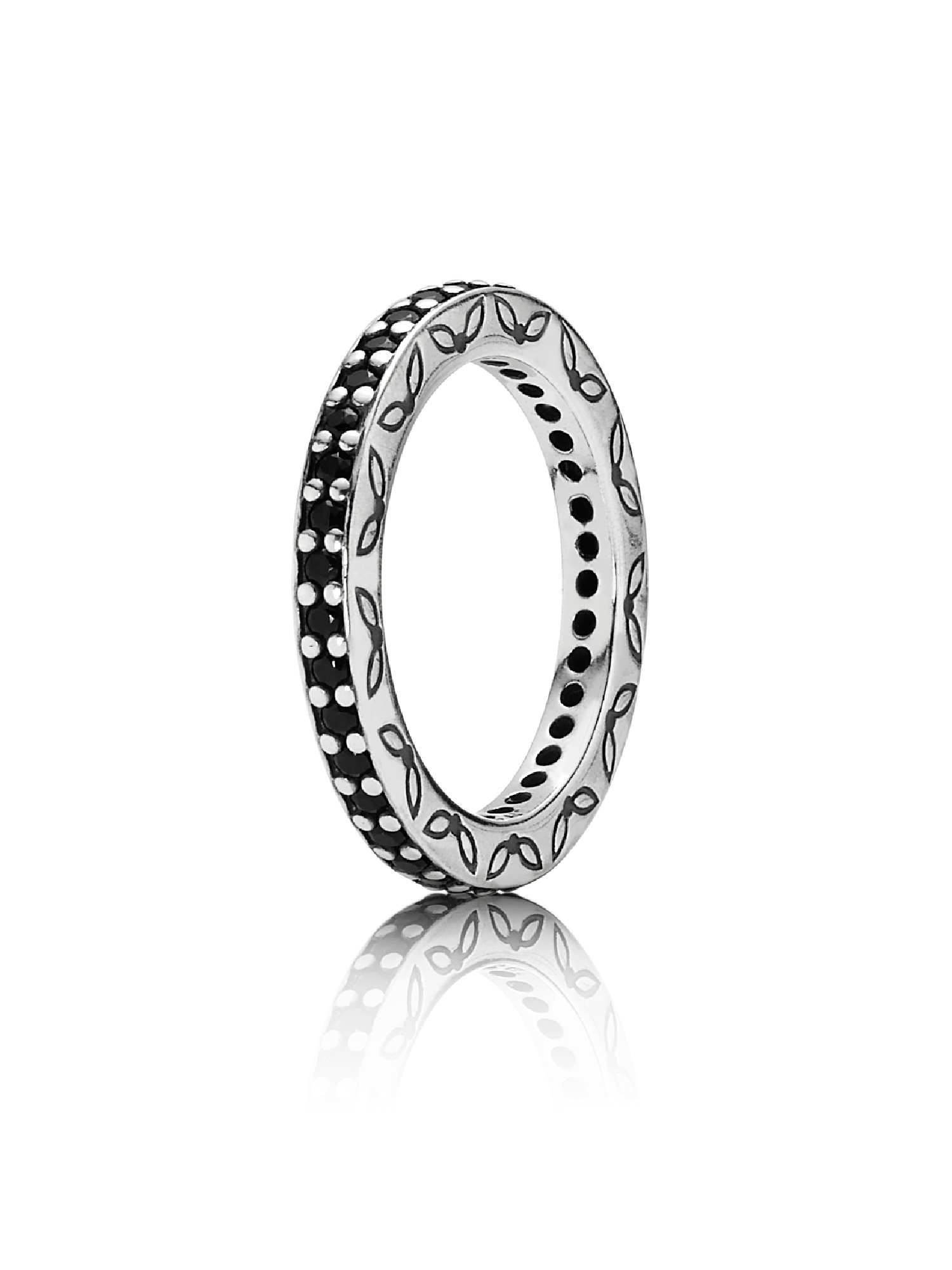 Silver ring, black crystal