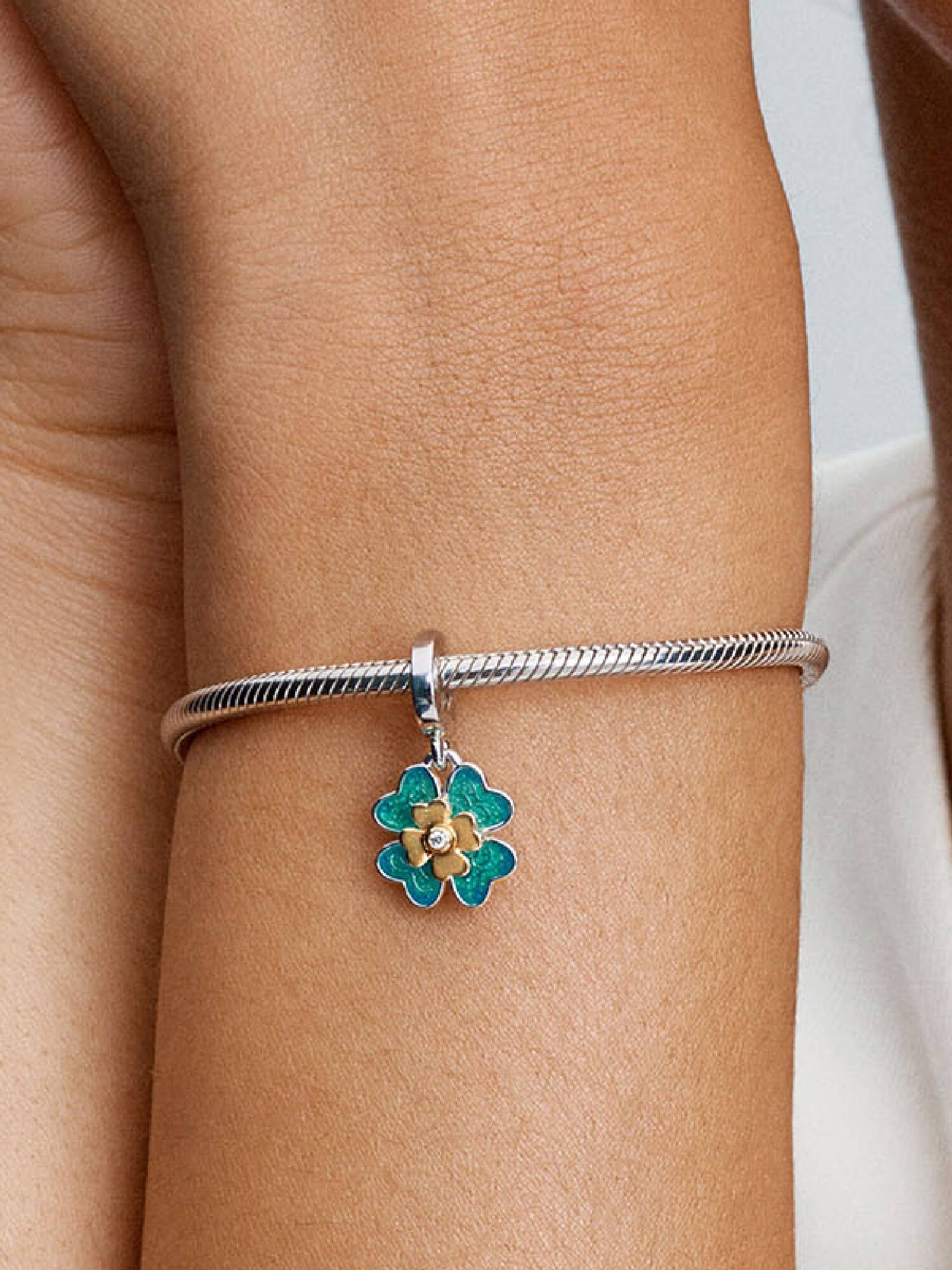 Charm Club Pandora 2025 Trevo da Sorte com Diamante Cultivado em Laboratório