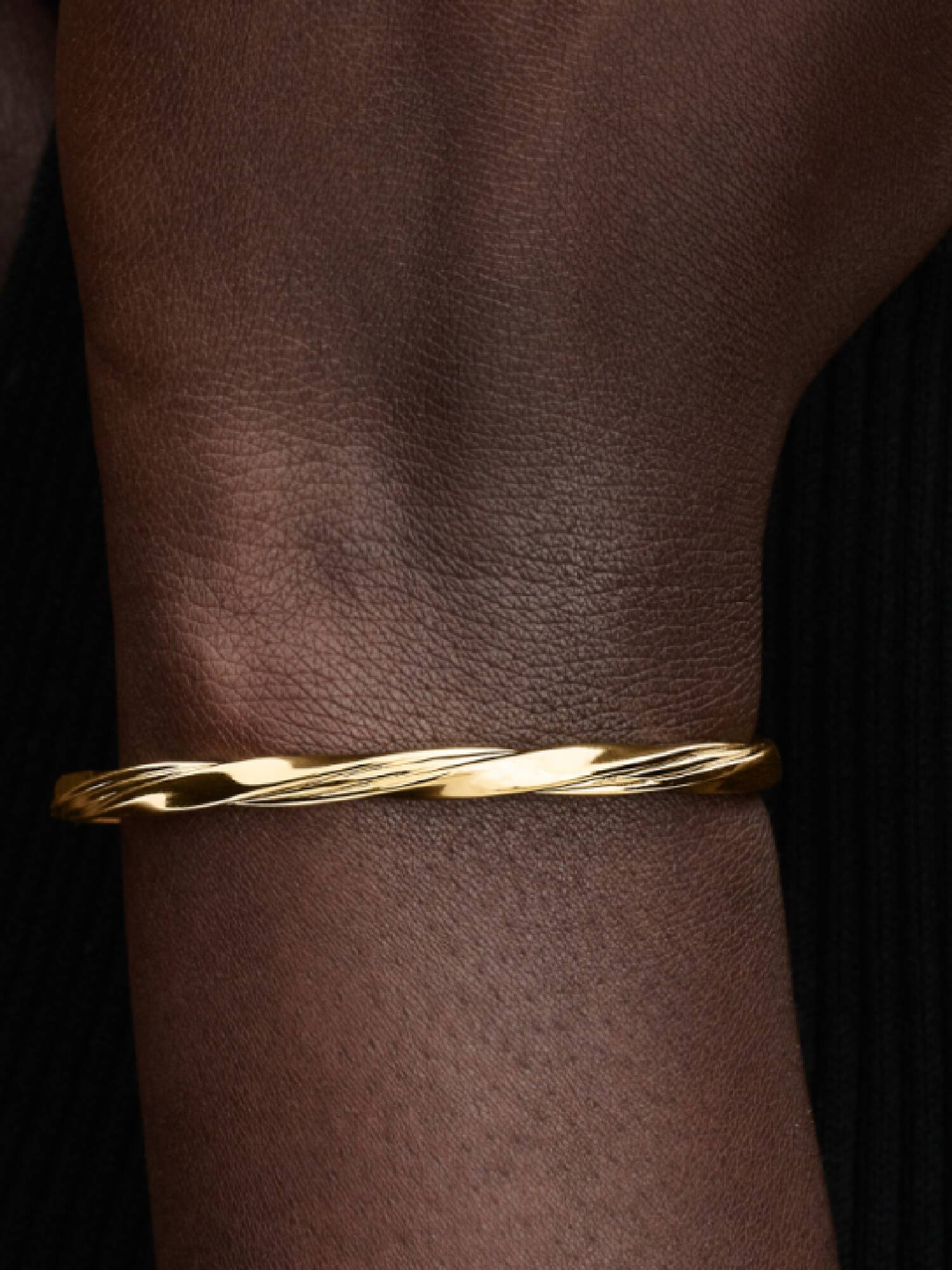Bracelete Rígido Trançado Aberto